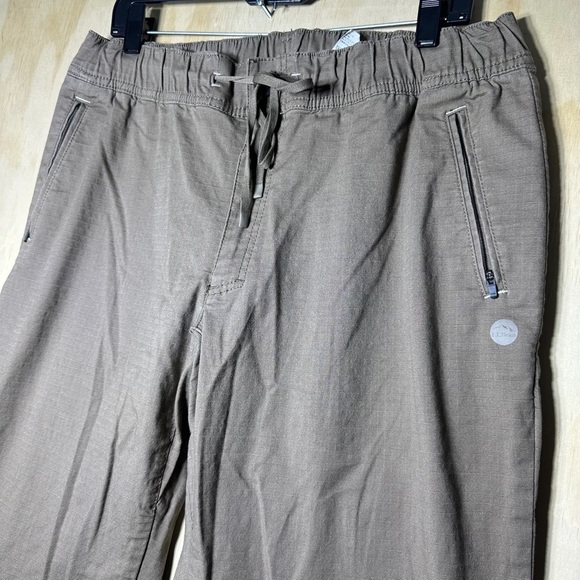 L.L. Bean Explorer Ripstop Pants, Comfort Waist, Standard Fit, Tapered Leg XL - Picture 2 of 11